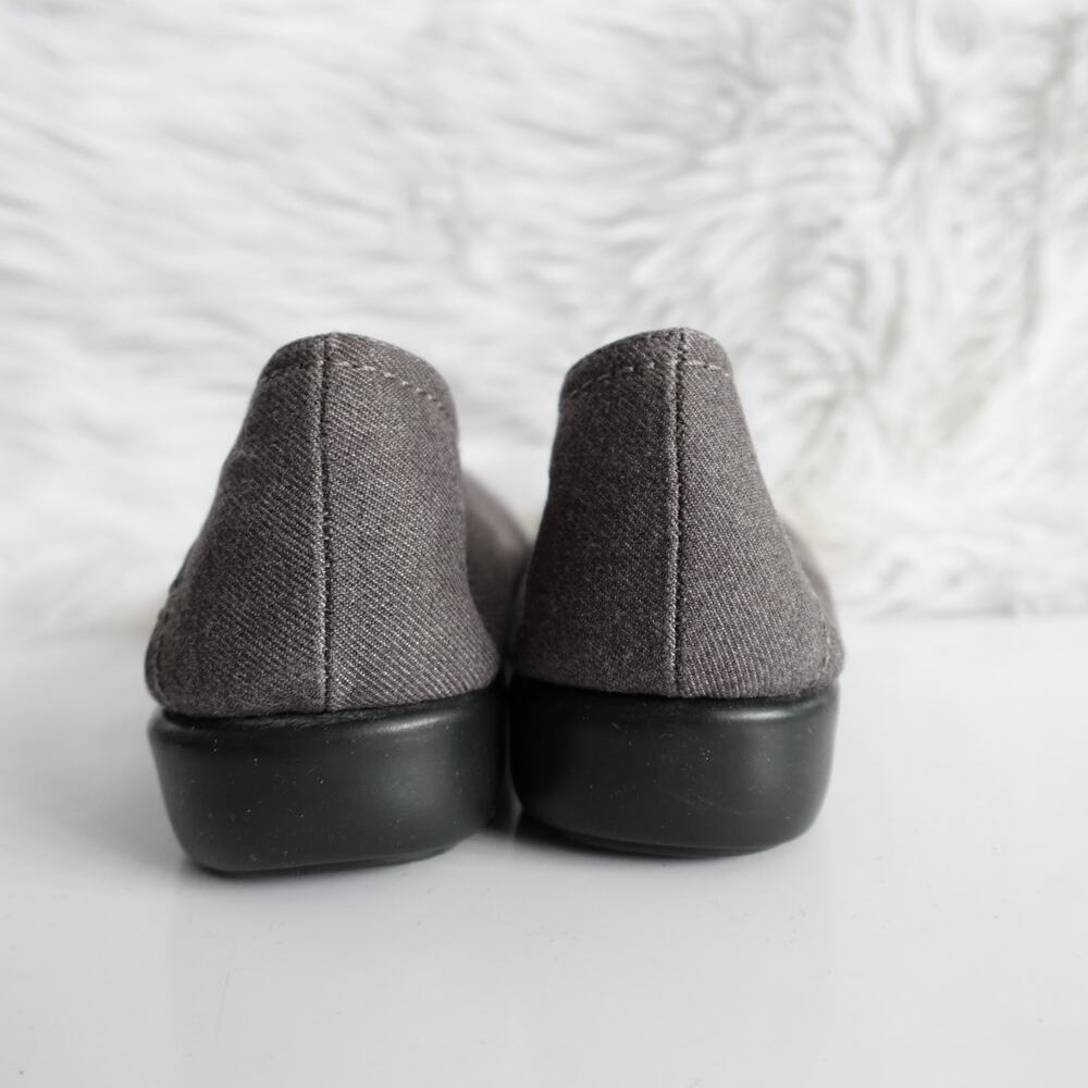Vintage Aerosoles 90s Y2K Grey Square Toe Fabric Flats - Picture 7 of 9